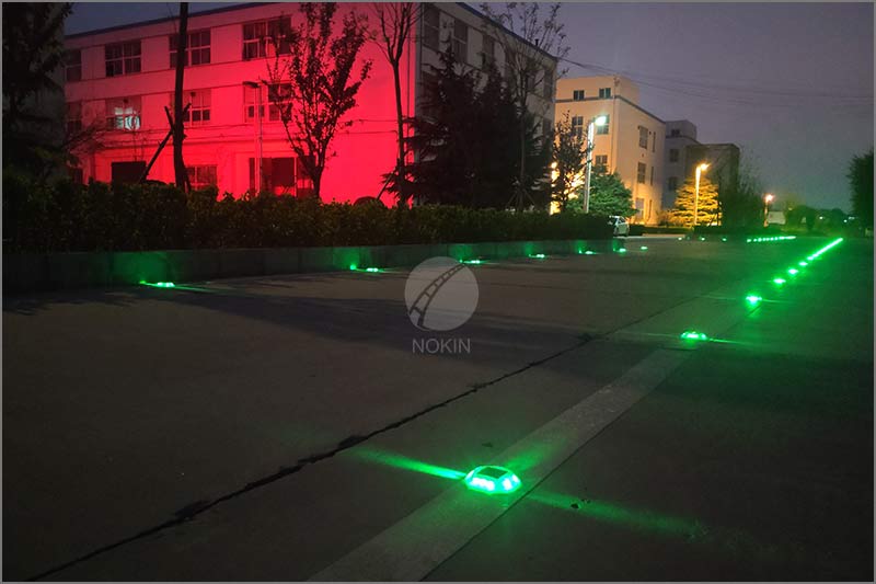 solar-led-road-markers-on-road